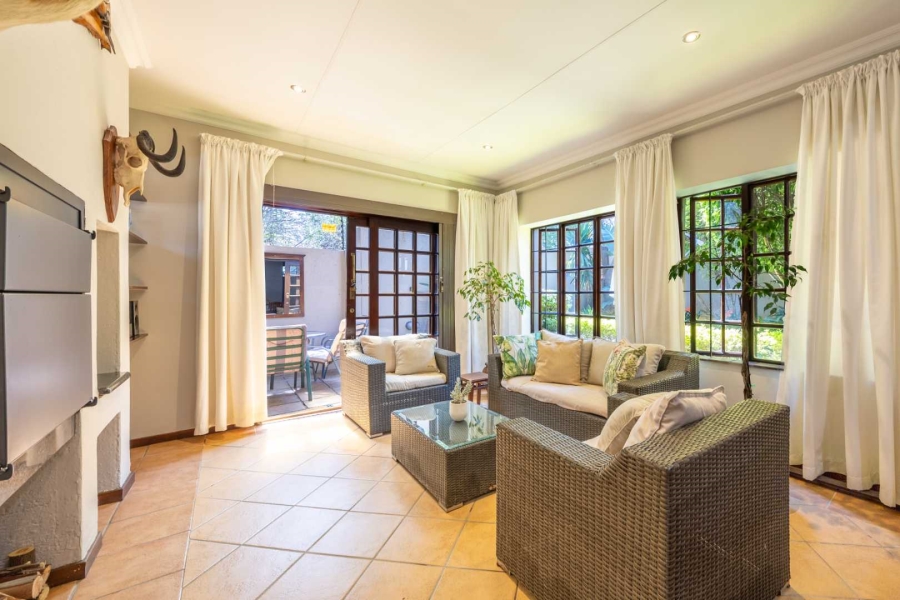 4 Bedroom Property for Sale in Faerie Glen Gauteng
