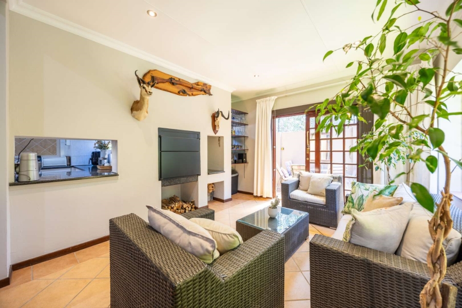 4 Bedroom Property for Sale in Faerie Glen Gauteng