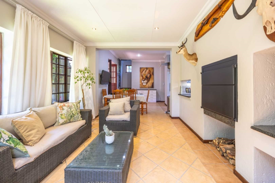 4 Bedroom Property for Sale in Faerie Glen Gauteng