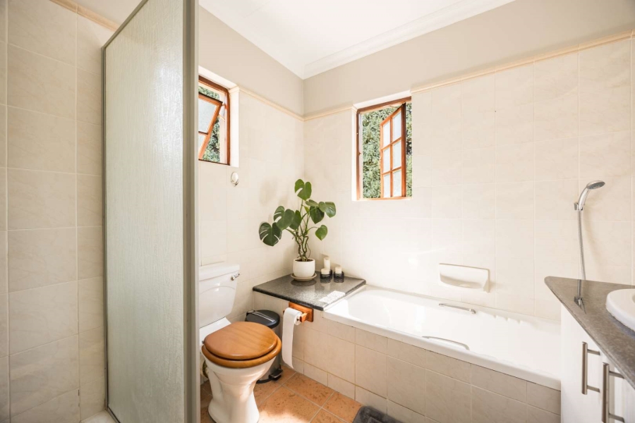 4 Bedroom Property for Sale in Faerie Glen Gauteng
