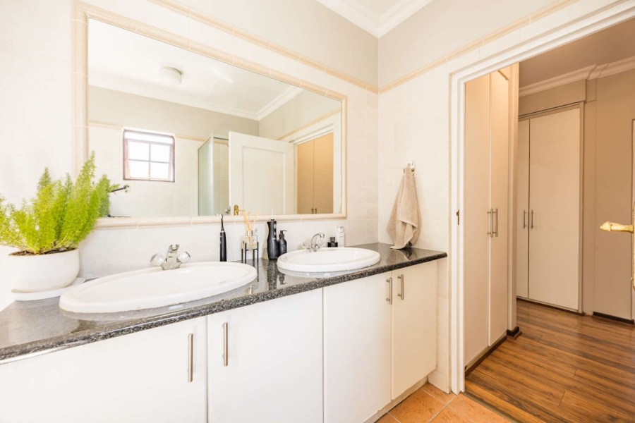 4 Bedroom Property for Sale in Faerie Glen Gauteng