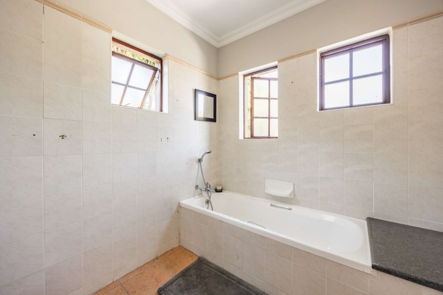 4 Bedroom Property for Sale in Faerie Glen Gauteng