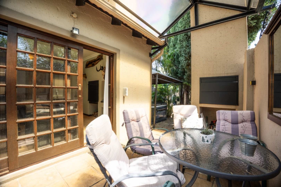4 Bedroom Property for Sale in Faerie Glen Gauteng