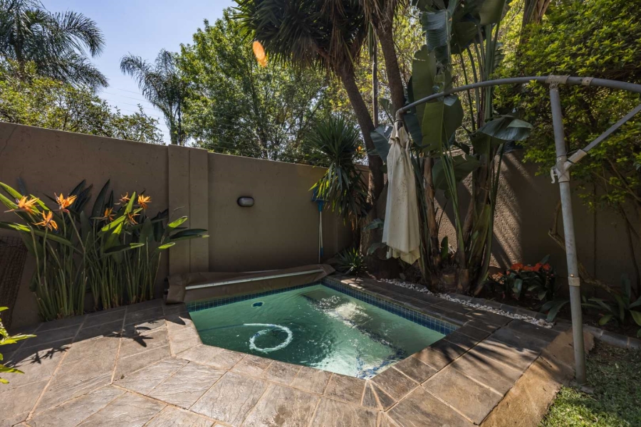 4 Bedroom Property for Sale in Faerie Glen Gauteng
