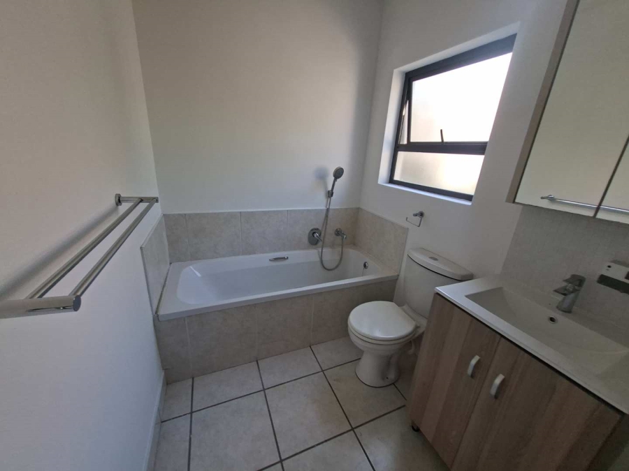 To Let 1 Bedroom Property for Rent in Magaliessig Gauteng