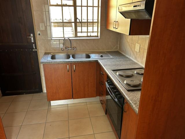 To Let 3 Bedroom Property for Rent in New Redruth Gauteng