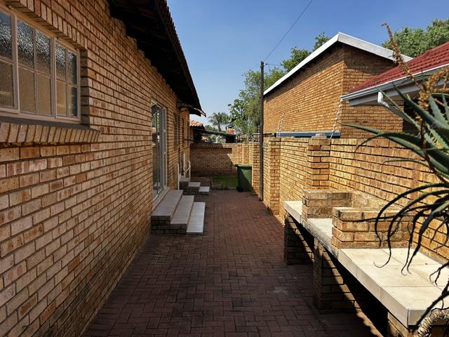 To Let 3 Bedroom Property for Rent in New Redruth Gauteng