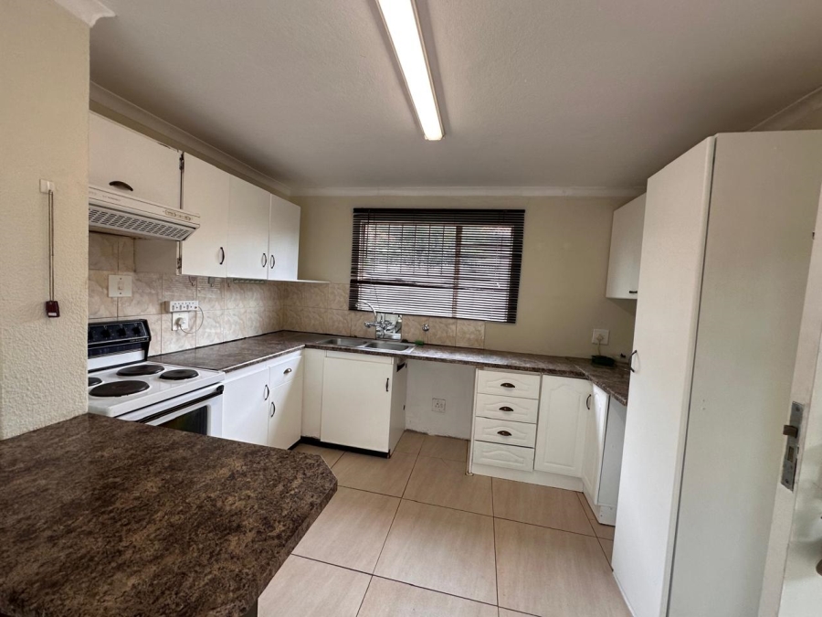 To Let 2 Bedroom Property for Rent in Weltevreden Park Gauteng