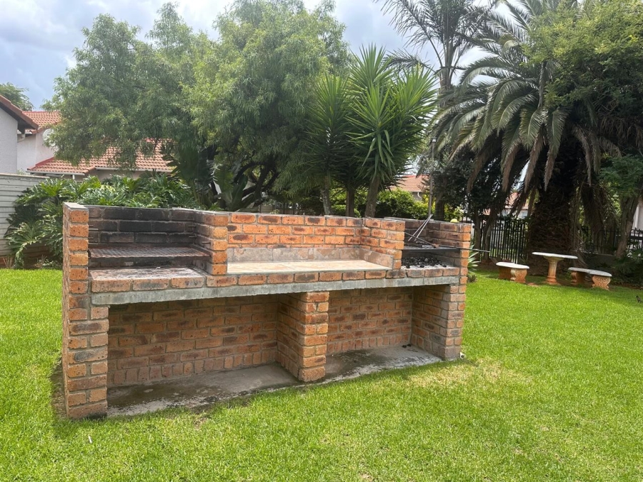 To Let 2 Bedroom Property for Rent in Weltevreden Park Gauteng