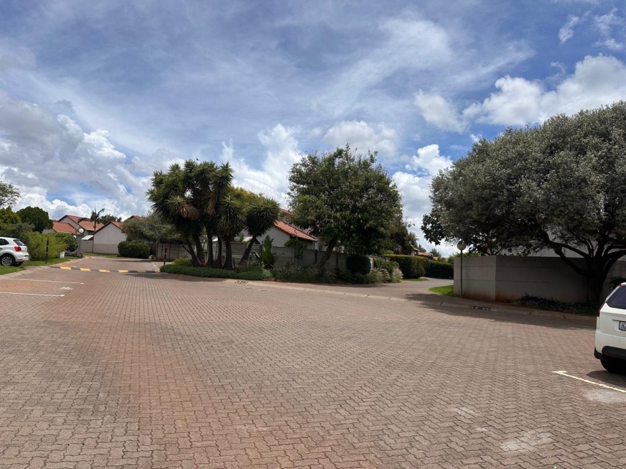To Let 2 Bedroom Property for Rent in Weltevreden Park Gauteng