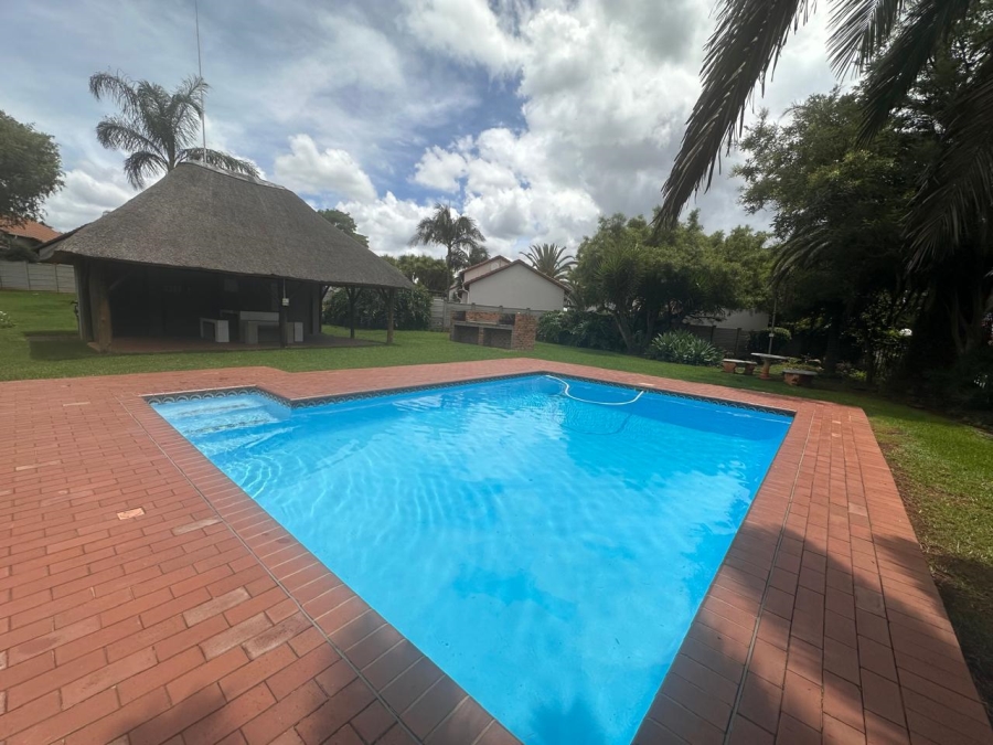 To Let 2 Bedroom Property for Rent in Weltevreden Park Gauteng
