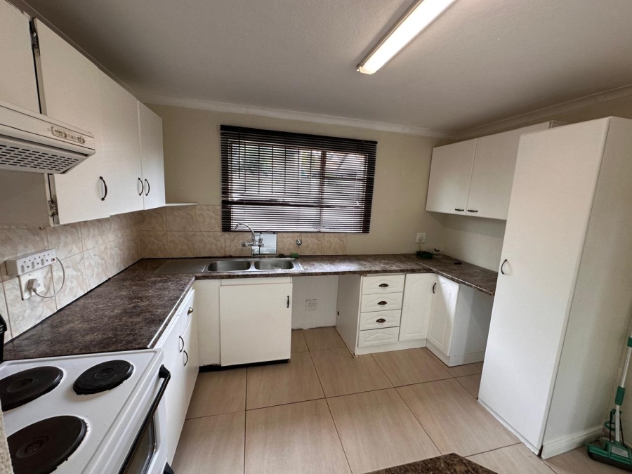 To Let 2 Bedroom Property for Rent in Weltevreden Park Gauteng