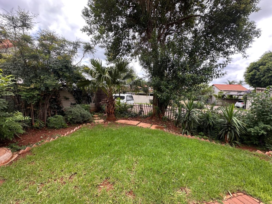 To Let 2 Bedroom Property for Rent in Weltevreden Park Gauteng