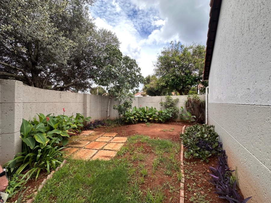 To Let 2 Bedroom Property for Rent in Weltevreden Park Gauteng