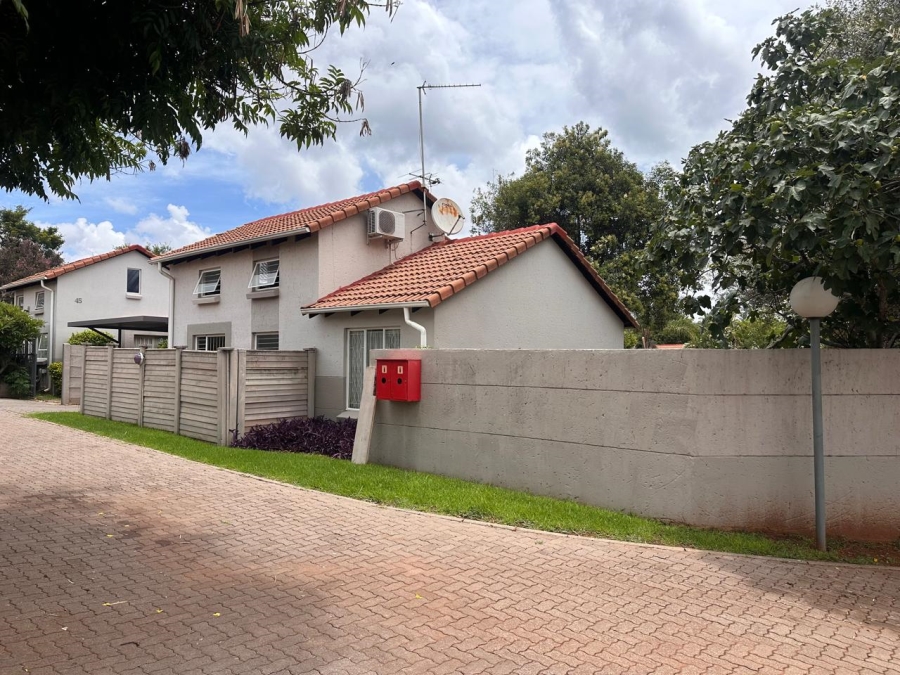 To Let 2 Bedroom Property for Rent in Weltevreden Park Gauteng