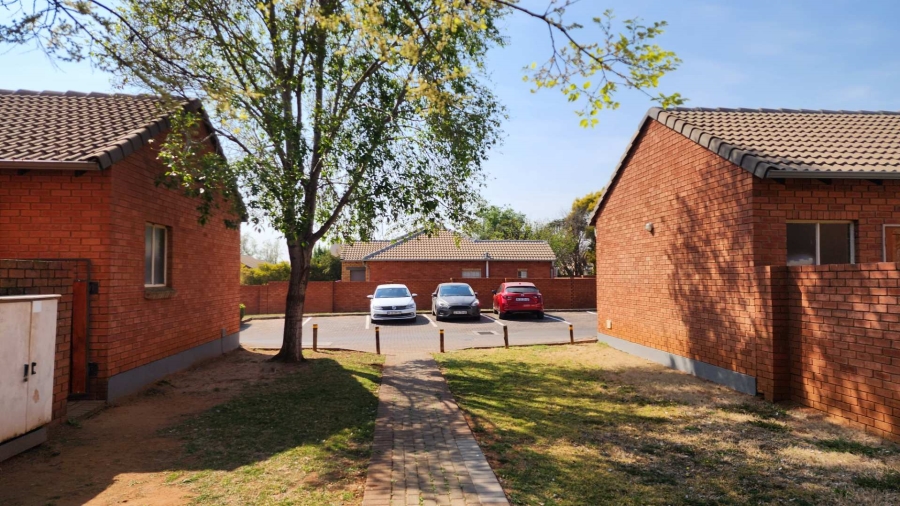 2 Bedroom Property for Sale in Equestria Gauteng