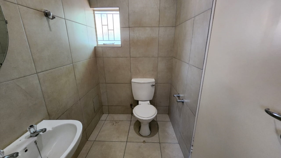 1 Bedroom Property for Sale in Eldoraigne Gauteng
