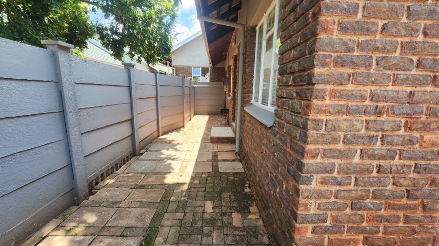1 Bedroom Property for Sale in Eldoraigne Gauteng