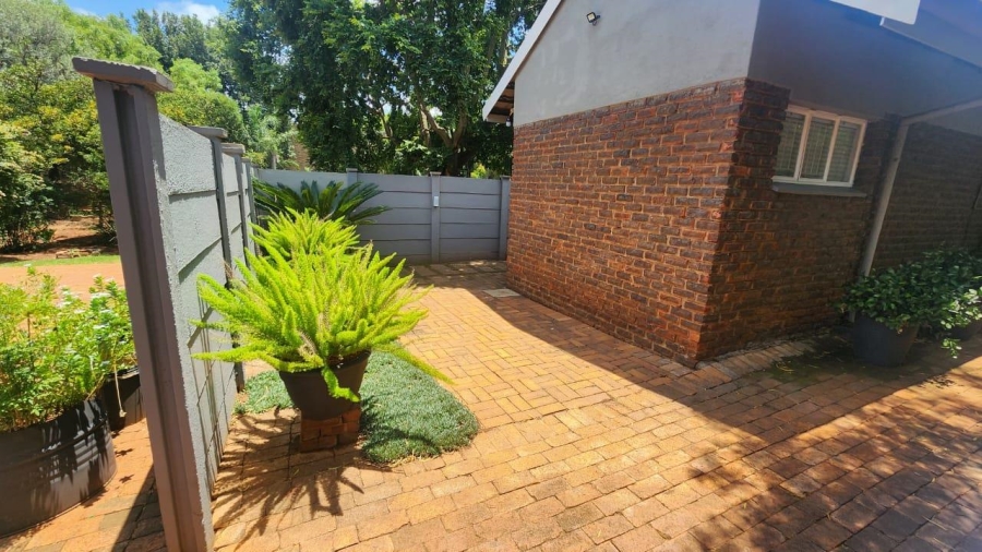 1 Bedroom Property for Sale in Eldoraigne Gauteng