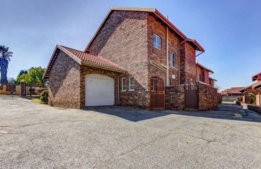 3 Bedroom Property for Sale in Birchleigh North Gauteng