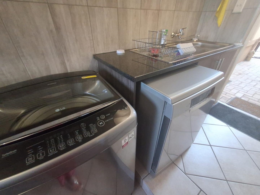 4 Bedroom Property for Sale in Amberfield Gauteng