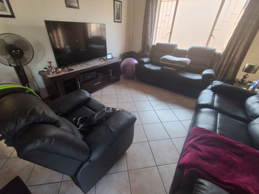 4 Bedroom Property for Sale in Amberfield Gauteng