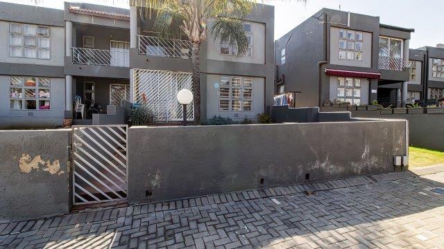 3 Bedroom Property for Sale in Mulbarton Gauteng