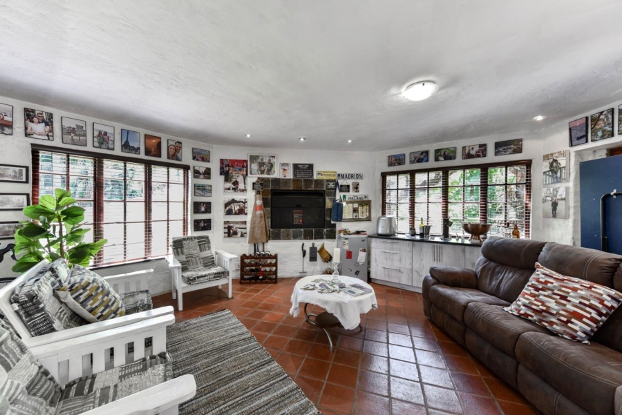 4 Bedroom Property for Sale in Faerie Glen Gauteng