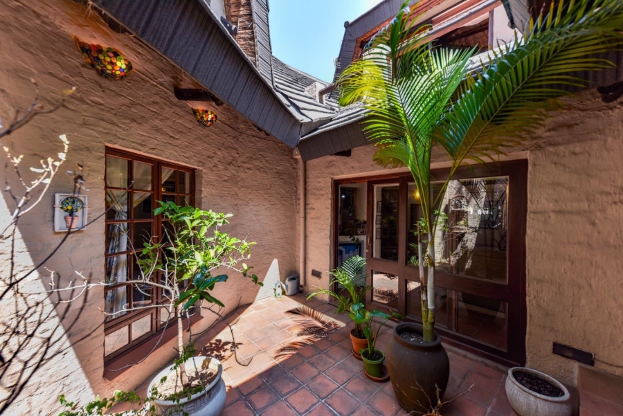 4 Bedroom Property for Sale in Faerie Glen Gauteng