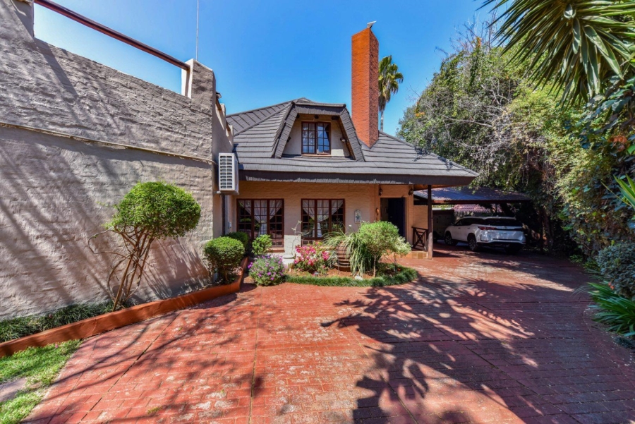 4 Bedroom Property for Sale in Faerie Glen Gauteng