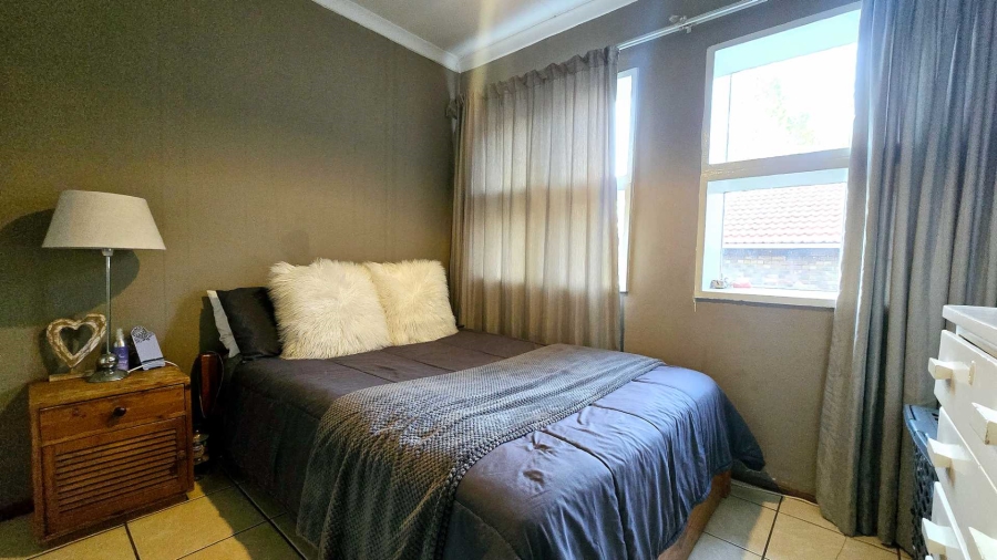 3 Bedroom Property for Sale in Faerie Glen Gauteng