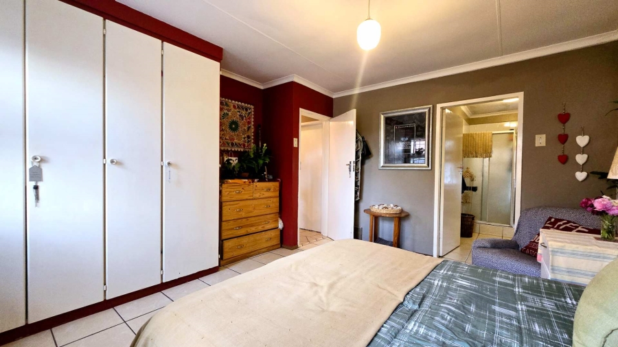 3 Bedroom Property for Sale in Faerie Glen Gauteng