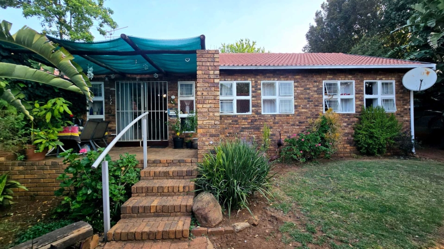 3 Bedroom Property for Sale in Faerie Glen Gauteng