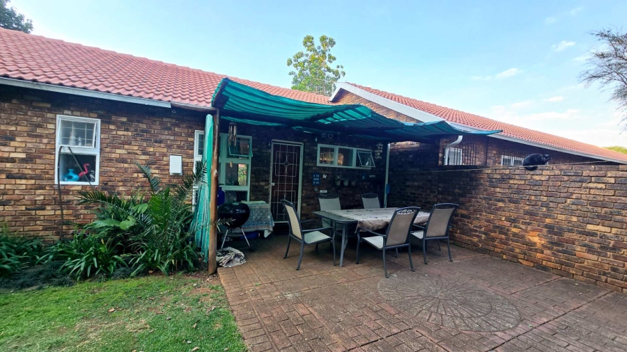 3 Bedroom Property for Sale in Faerie Glen Gauteng
