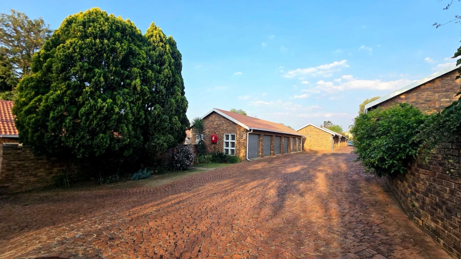 3 Bedroom Property for Sale in Faerie Glen Gauteng