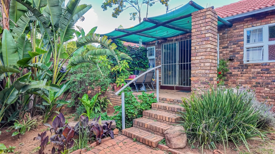 3 Bedroom Property for Sale in Faerie Glen Gauteng