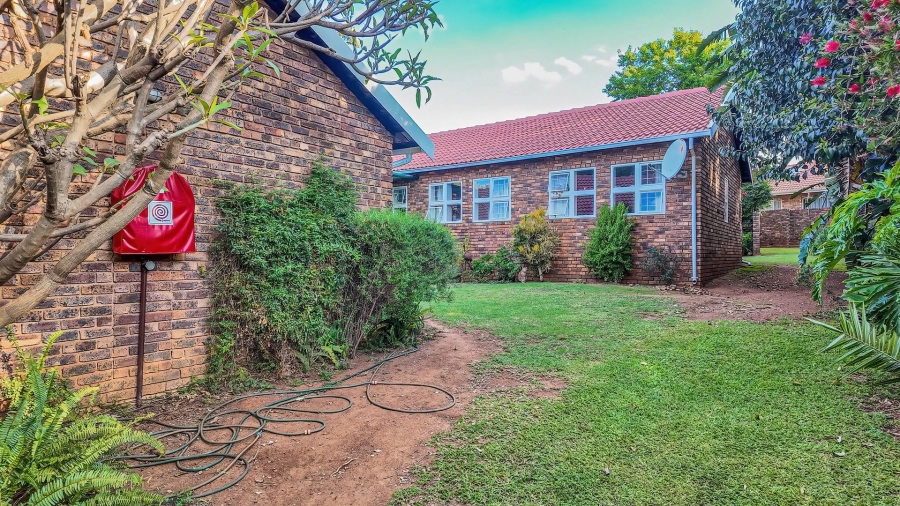 3 Bedroom Property for Sale in Faerie Glen Gauteng