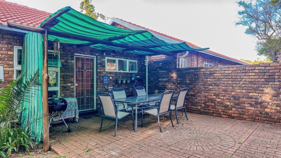 3 Bedroom Property for Sale in Faerie Glen Gauteng