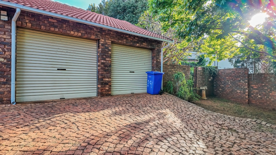 3 Bedroom Property for Sale in Faerie Glen Gauteng
