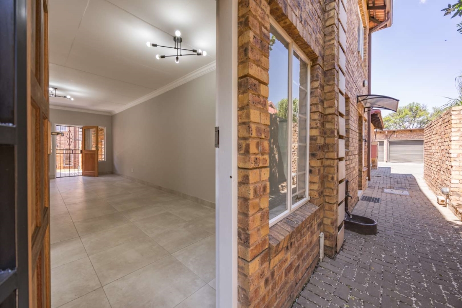 To Let 2 Bedroom Property for Rent in Silver Lakes Gauteng