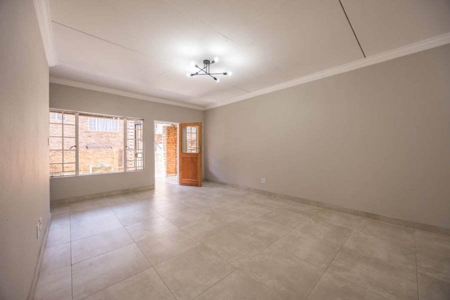 To Let 2 Bedroom Property for Rent in Silver Lakes Gauteng