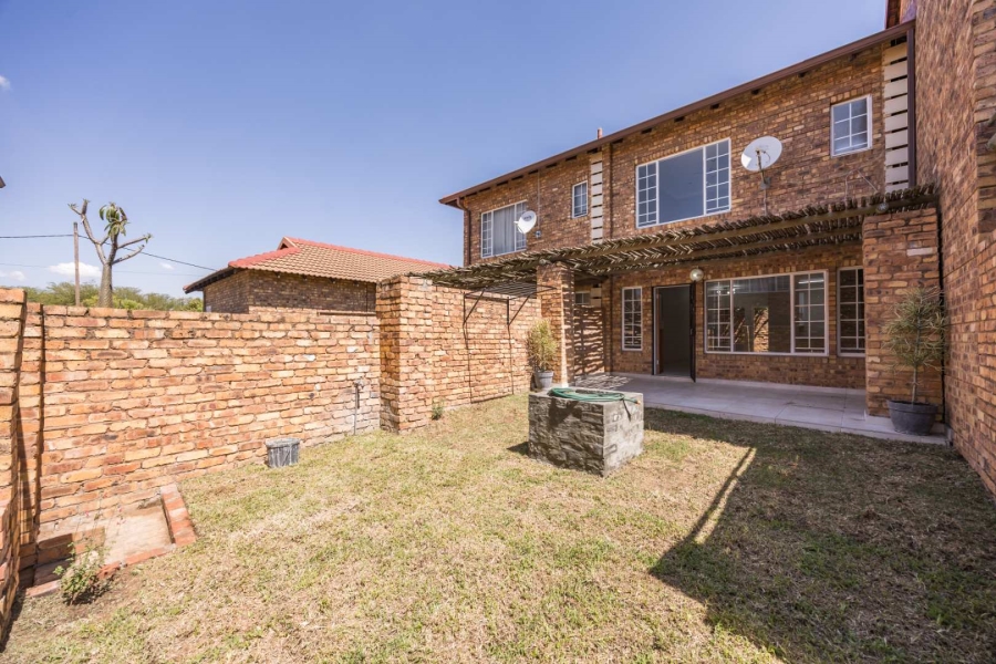 To Let 2 Bedroom Property for Rent in Silver Lakes Gauteng