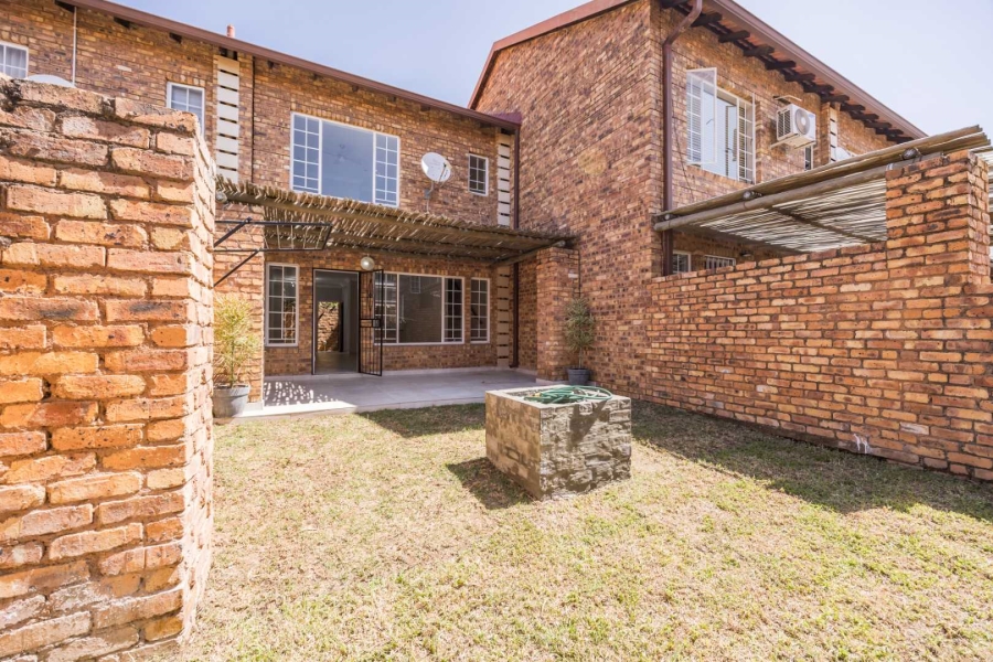 To Let 2 Bedroom Property for Rent in Silver Lakes Gauteng