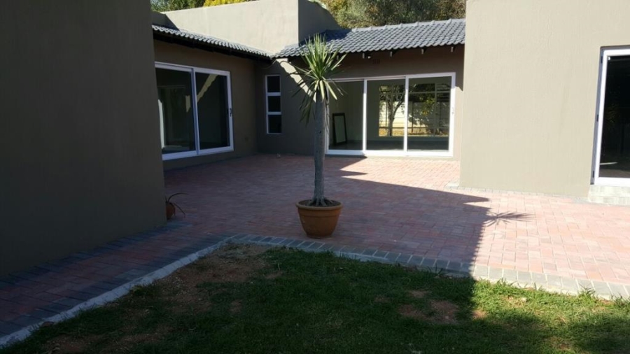 To Let 4 Bedroom Property for Rent in Gallo Manor Gauteng