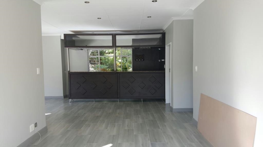 To Let 4 Bedroom Property for Rent in Gallo Manor Gauteng