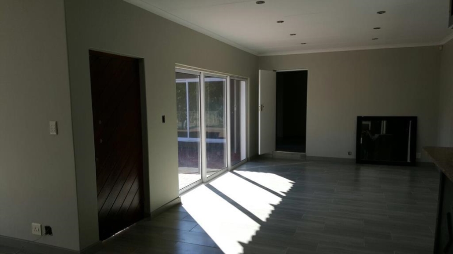 To Let 4 Bedroom Property for Rent in Gallo Manor Gauteng