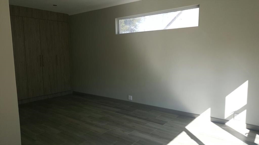 To Let 4 Bedroom Property for Rent in Gallo Manor Gauteng