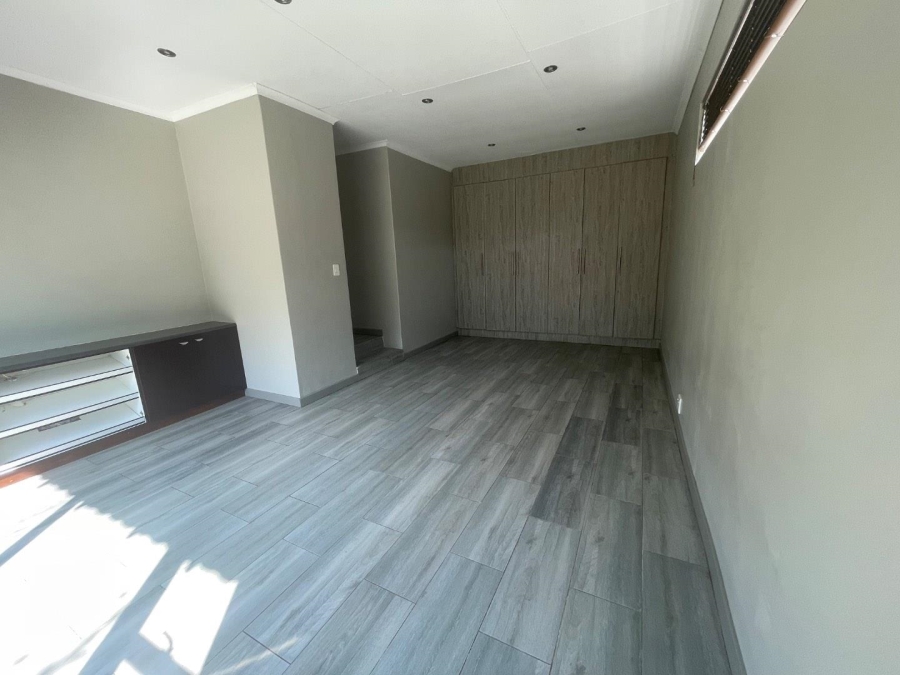 4 Bedroom Property for Sale in Gallo Manor Gauteng