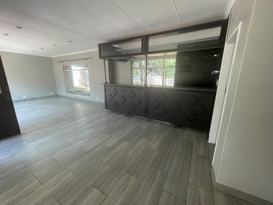 4 Bedroom Property for Sale in Gallo Manor Gauteng