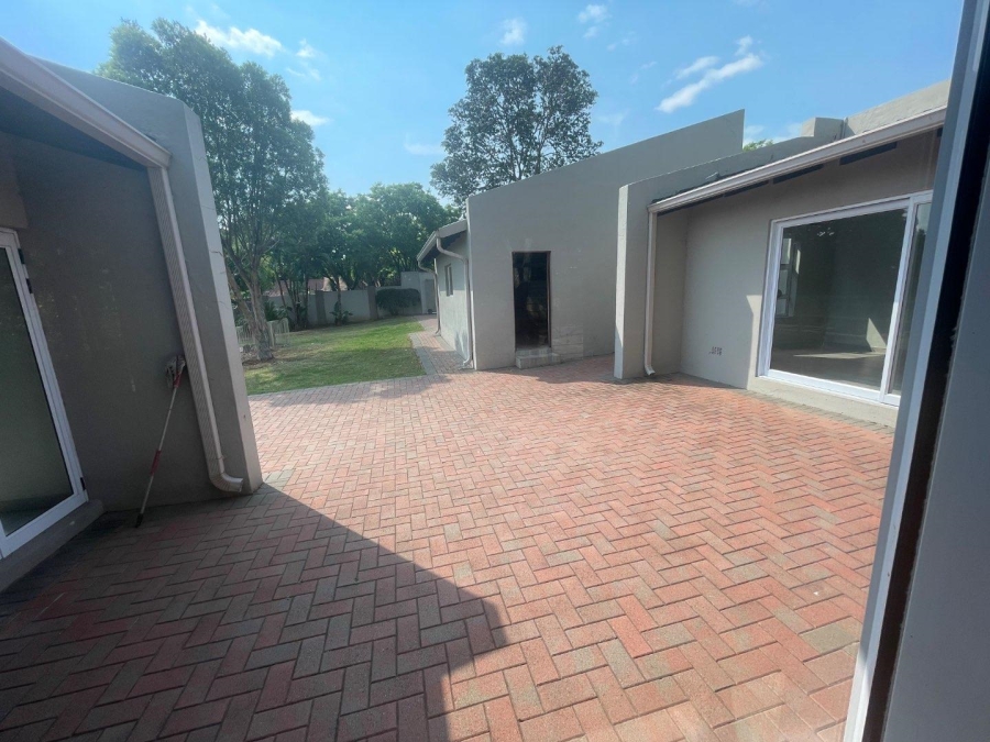 4 Bedroom Property for Sale in Gallo Manor Gauteng